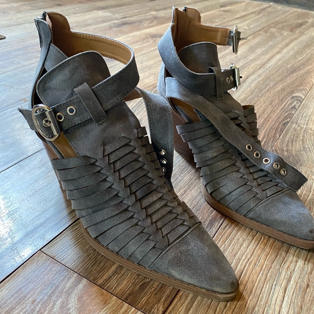 Vici sandal heals
